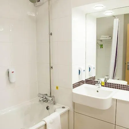 Отель Premier Кендал